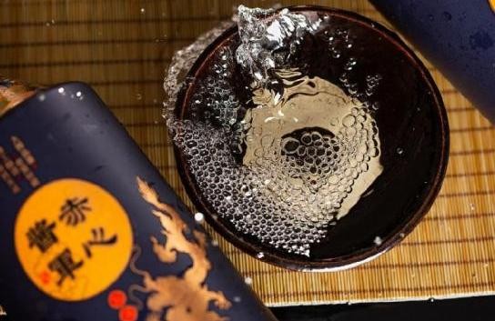 “秉承传统酿造工艺，力呈高品质酱酒”赤心酱军，打造卓越品质